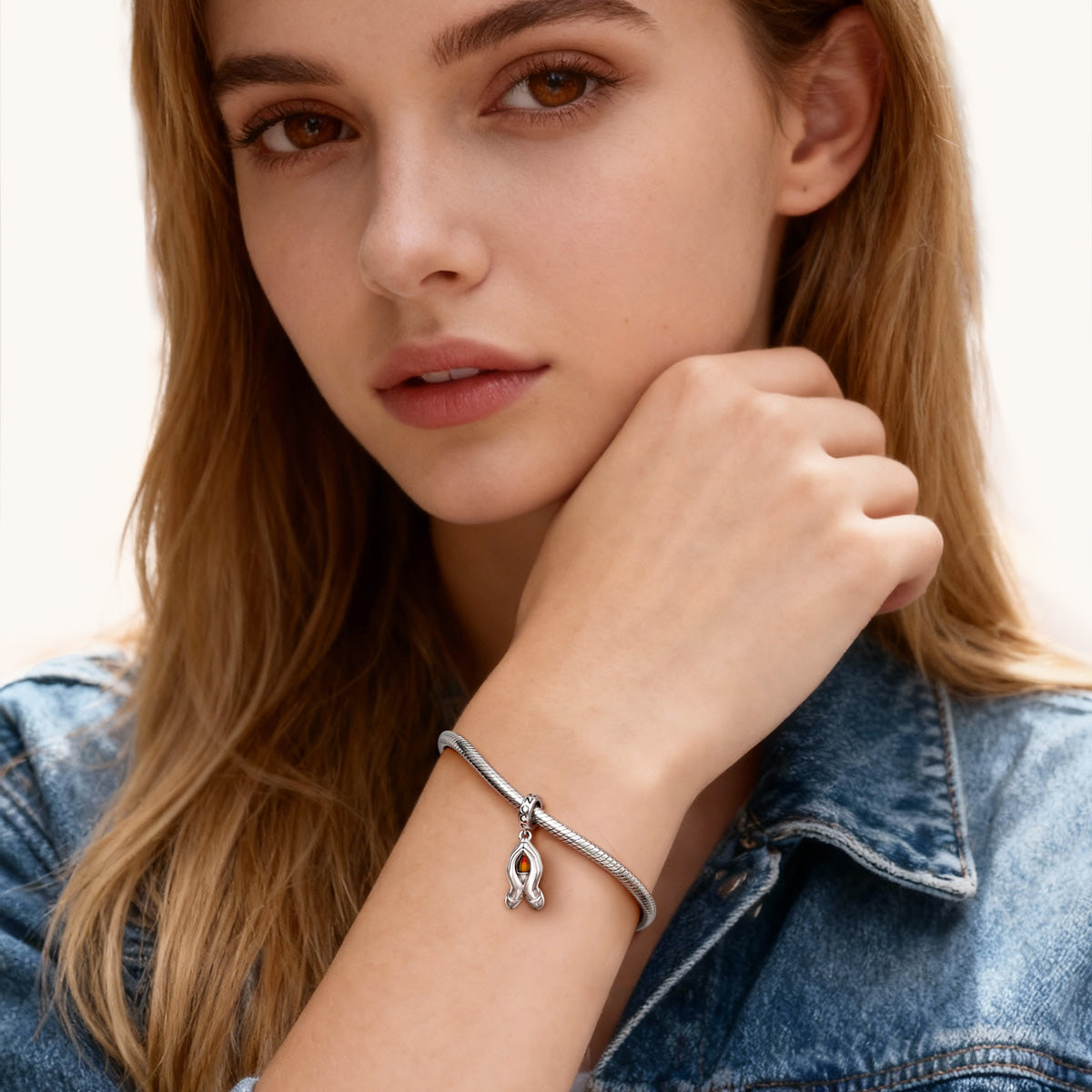 Gnoce Holding Fire In Both Hands Charm Platinum-plated Silver Blend_5